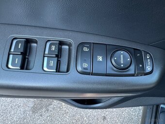 Kia Sportage 1.7 CRDi 7DCT 2WD Platinum - 19