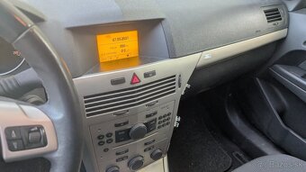 Opel Astra H 1.6 benzín 2008 75kw z167 z16xer - 19