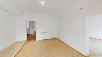 Rodinný dom vhodný na podnikanie s výbornou polohou - 19