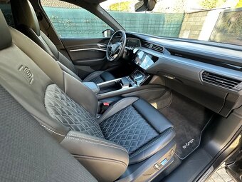 Audi E-tron 55 quattro S line - 19