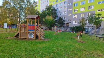 Zariadený trojizbový byt s veľkou loggiou - 19