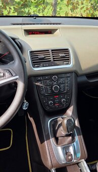 Opel Meriva 1.4 16V 74KW/101 koní R.V.06/2011 - 19