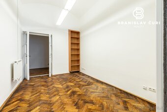 NA PREDAJ HISTORICKÁ BUDOVA V CENTRE MESTA - 19