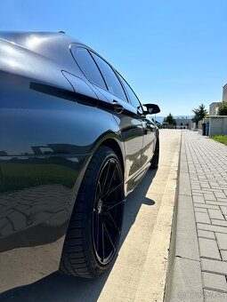 Predám BMW 550i - 19
