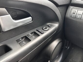 Kia Venga 1.4 CVVT 66kW MT5 EX - 19