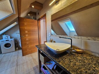 Výnimočný RD s krásnou záhradou a dvojgarážou – Chynorany - 19