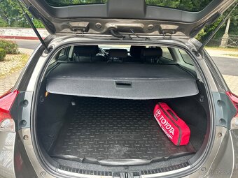 Predám Toyota Auris Tourning Sports 1.6 benzín Automat - 19