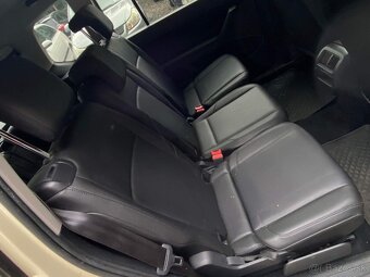 Volkswagen Touran 2.0TDI 81kW automat DSG 7 míst klima - 19