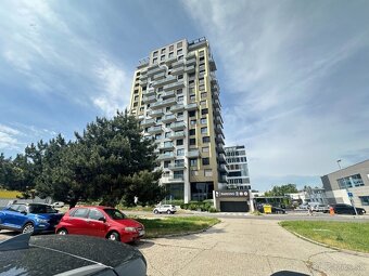 ŠTÝLOVÝ 3 IZBOVÝ BYT - EIN PARK S TERASOU A GARÁŽOVÝM STÁTIM - 19