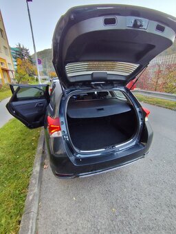 Predám toyoru Auris hybrid Touring sport - 19
