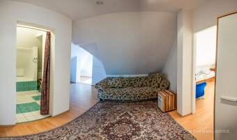 Nevšedný dom vhodný na bývanie aj podnikanie - 19