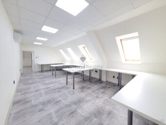 LUX Kancelárie oproti HORNBACHU - 19