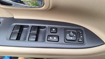 MITSUBISHI OUTLANDER 2.2 DI-D AUTOMAT  7-miestne - 19