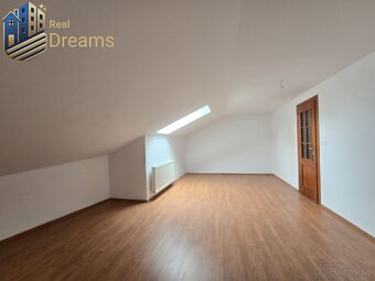 Exkluzívny 8-izbový rodinný dom s bazénom - Luxus a pohodlie - 19