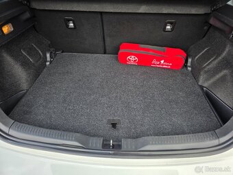 TOYOTA  AURIS 1.6 i 97KW MT 6 r.v. 2018 EXECUTIVE - 19
