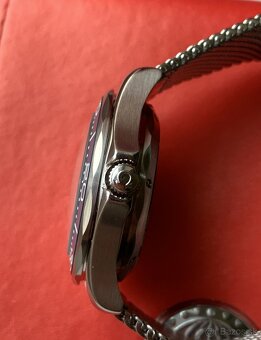 Omega Seamaster James Bond 60th anniversary, Nové, 42mm - 19