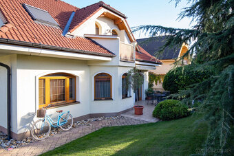Predaj 2podlažný 6izb. rod.dom  s dvoj garážou    na Kozáck - 19