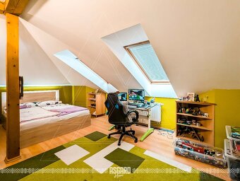 Kompletne zrekonštruovaný rodinný dom s garážou a bazénom - 19