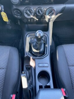 TOYOTA HILUX DC 2.4 I D-4D Live - NA PREDAJ / NA SPLATKY - 19