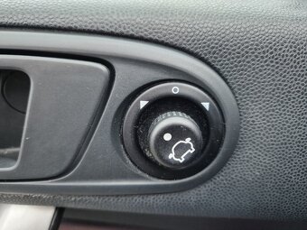 Ford Fiesta 1.25i 60 kW 5°manuál - 19