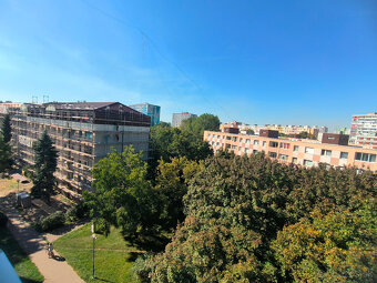 REZERVÁCIA4i zrekoštr.byt so zariadením,Hrobákova ul., 5p., - 19