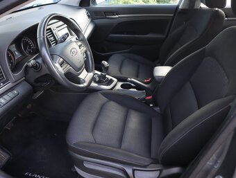 Hyundai Elantra 1.6 CRDi 2017, TOP stav, garážovaná - 19