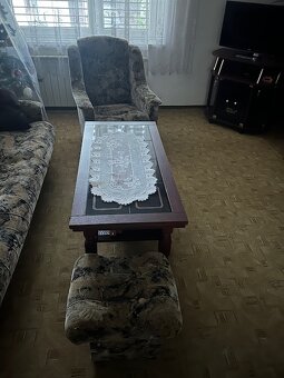 Predám sedačku, 2 kreslá, 3 taburetky - 19