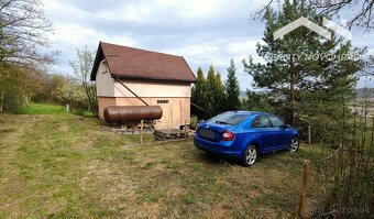 Chatka s krásnym výhľadom a priestrannou záhradou - 19