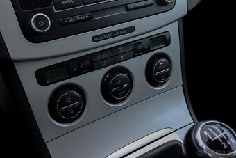 VW Passat B6 Variant 2.0 TDI CR Highline 4-Motion -NOVÉ STK- - 19