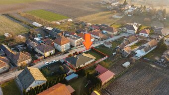 Moderný bungalov v tichej lokalite s krásnym pozemkom - 19