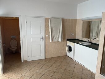 Predám 4izb bungalow,veľká garáz, veľký prestrešený bazén - 19