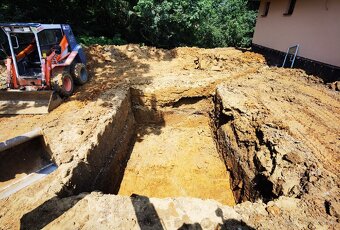 Výkop, úprava terénu, prípojky, prevoz materiálu. - 19
