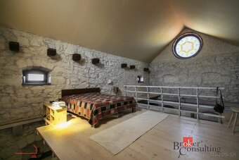 Exkluzívne na predaj: Jedinečný rodinný dom s dušou v obci L - 19