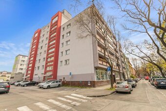 Na predaj: Dizajnový, priestranný 1-izbový byt vo výbornej l - 19