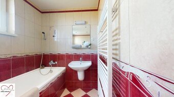 Priestranný, dvojpodlažný dom v tichej ulici, v centre - 19