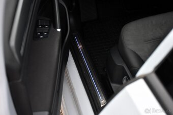 Volkswagen e-Golf 35,8_kWh SOH_90,1_% KAMERA_VIRTUAL_VYHREVY - 19