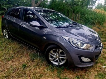 Hyundai i30 hatchback 1.4 diesel 66kw 2013 2014 šedá metalíz - 19