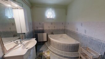 Na predaj priestranný 4-izbový rodinný dom so záhradou – výb - 19