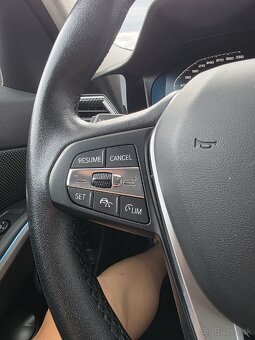 🚘 BMW 320d Touring mHEV A/T – 2020 – TOP stav - 19