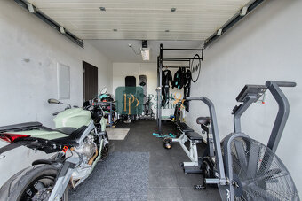 Predaj 4 izbový moderný rodinný dom, garáž, zariadený - 19