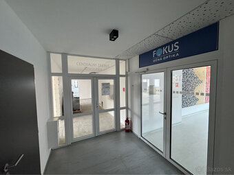 Prenájom samostatného kancelárskeho traktu 243 m² na Vajnors - 19
