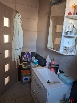 Na predaj čiastočne prerobený poschodový dom - 19