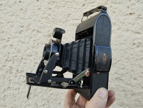Starý fotoaparát Voigtländer Bessa. - 19