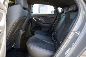 Hyundai i30 1.5 T-GDi mHEV iMT N Line+, 118kW ZÁRUKA 6/2027 - 19