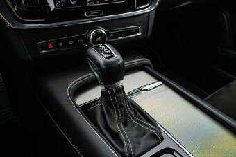 2019 Volvo V90 D4 140 kW R-Design A/T - 19