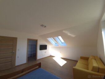 Luxusný, elegantný a veľký 5 izbový rodinný dom Zamarovce - 19