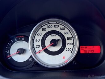 Mazda 2 1,3 benzín 79 000km / NOVÁ STK a EK - 19