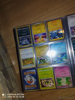 Pokémon album s V/VMAX + zlatý tréner – 30 € (pôvodne 67 €) - 19