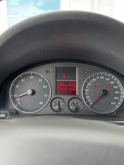 Parádny Volkswagen Golf 5 1.4 55kw - 19