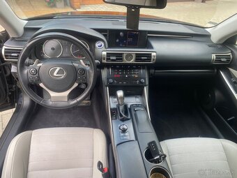 Lexus IS300h - 19